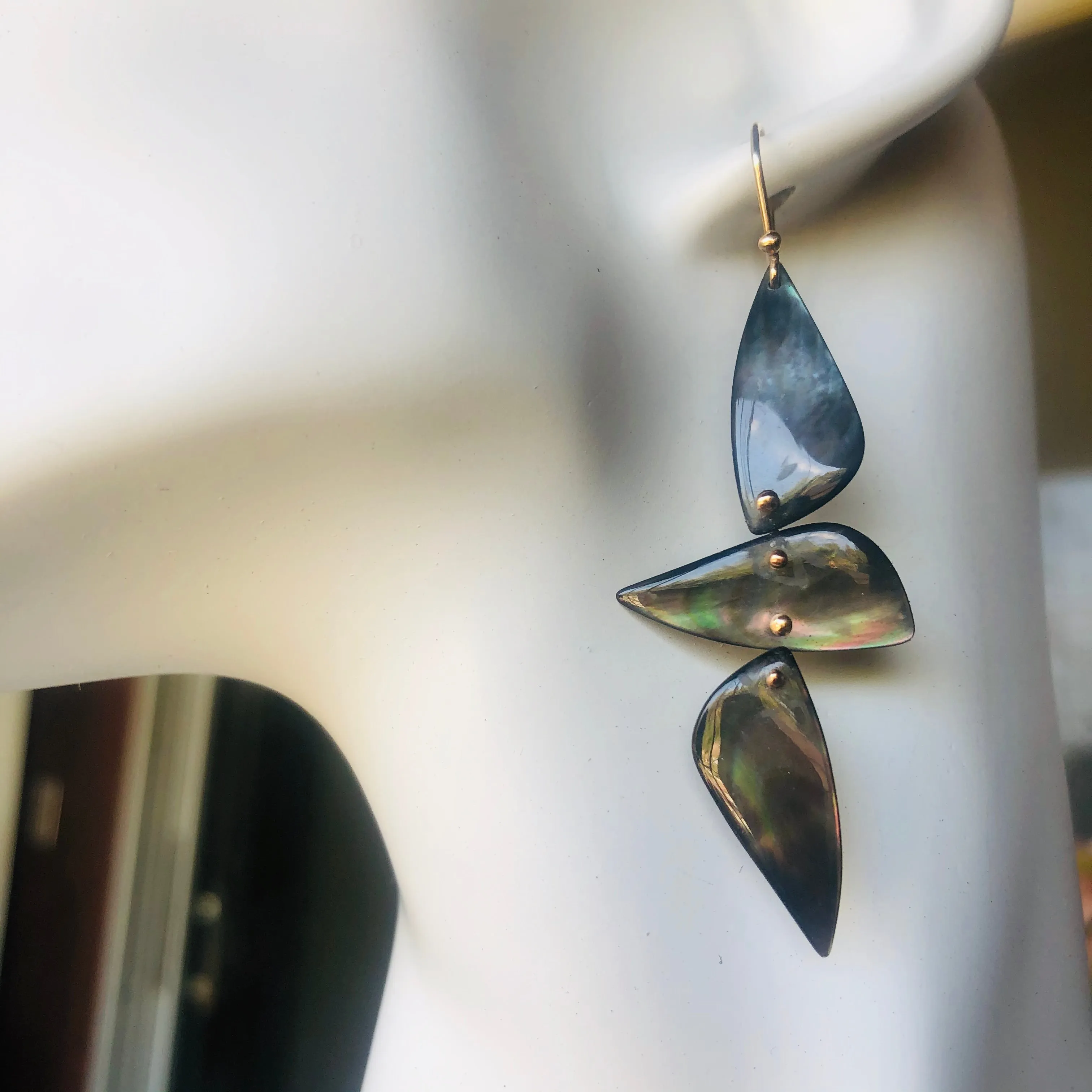 cascade earrings in black mother of pearl