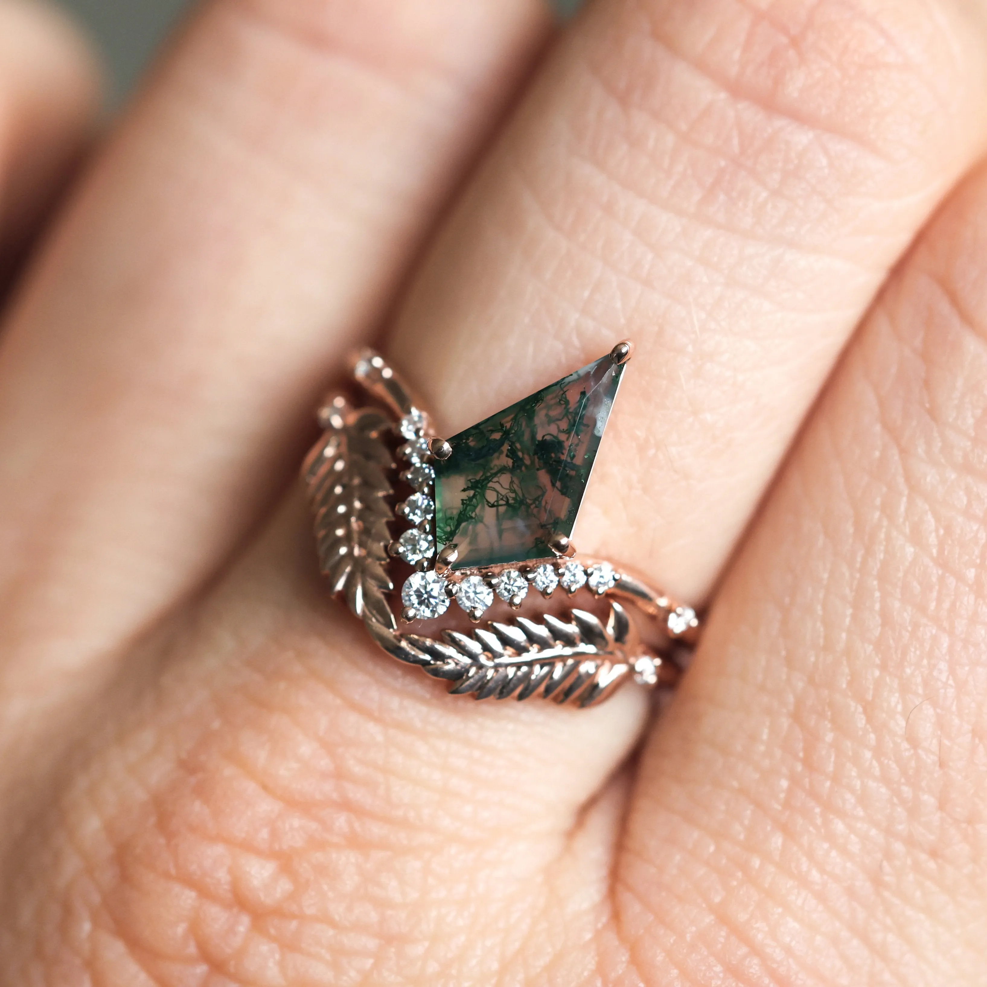 Diamond Kite Moss Agate Ring Set With Leaf Diamond Band