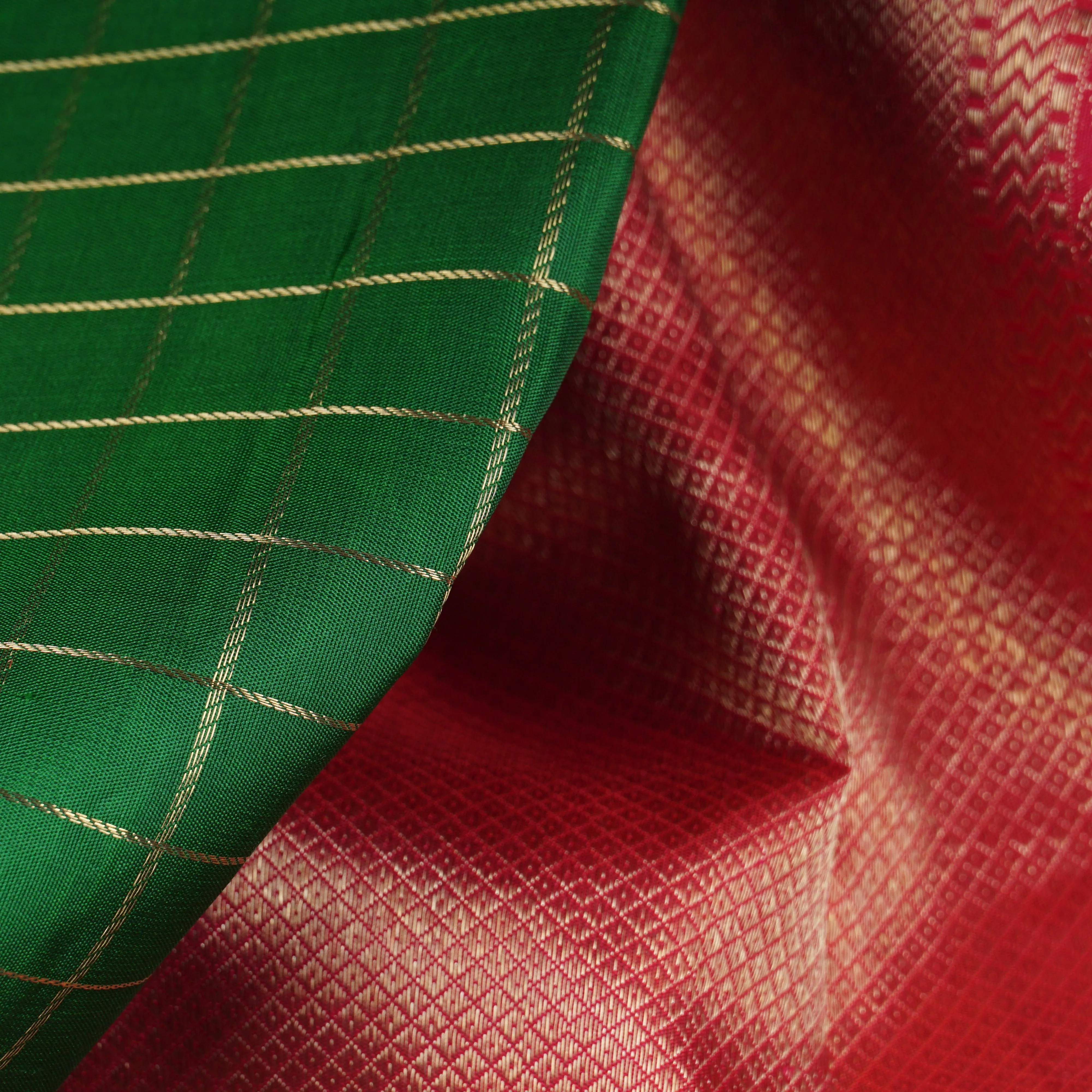 Handwoven Green with Pink shot and Orange Kanjivaram Silk Saree - 1551T006137DSC